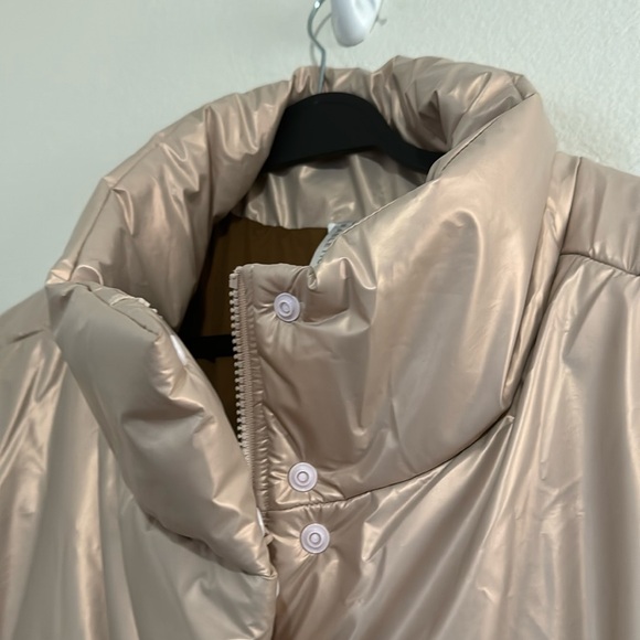 Fabletics Vest. This is brand new! I never wore it. - Picture 3 of 5